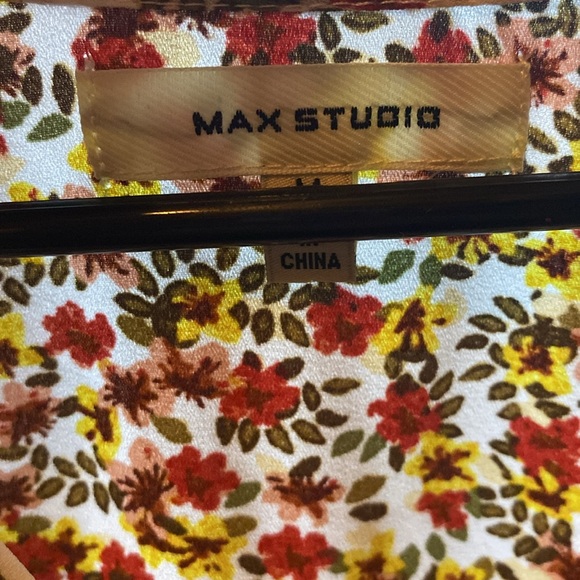 Max Studio Shirt Size Medium - Picture 3 of 4